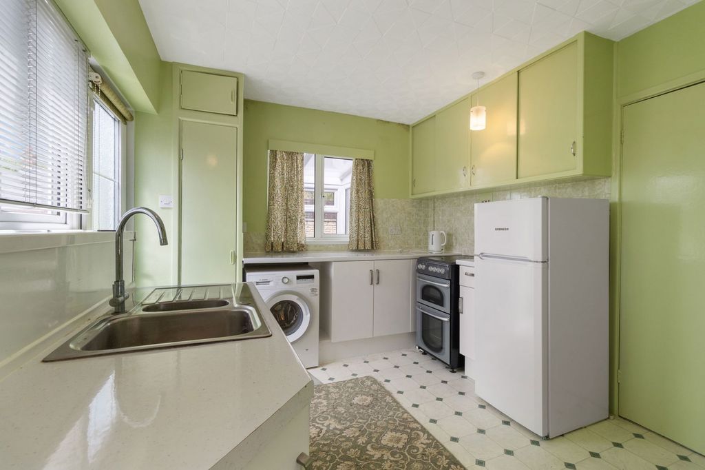 Property photo 3 of 11