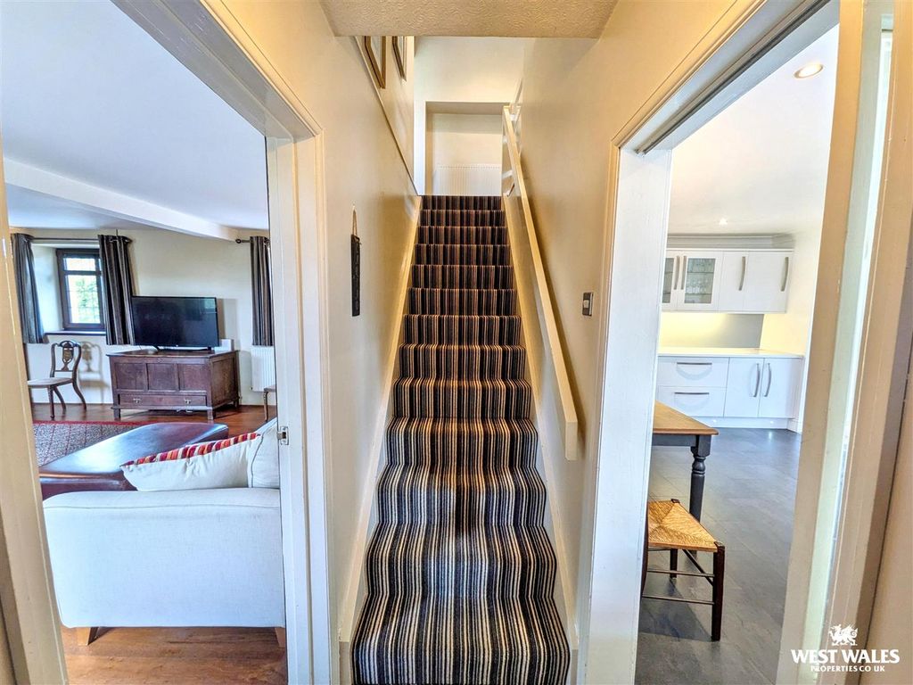 Property photo 2 of 27 7509.Jpg