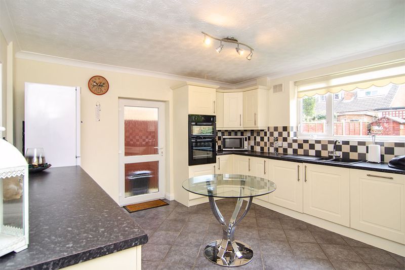 Property photo 3 of 19 Photo 9