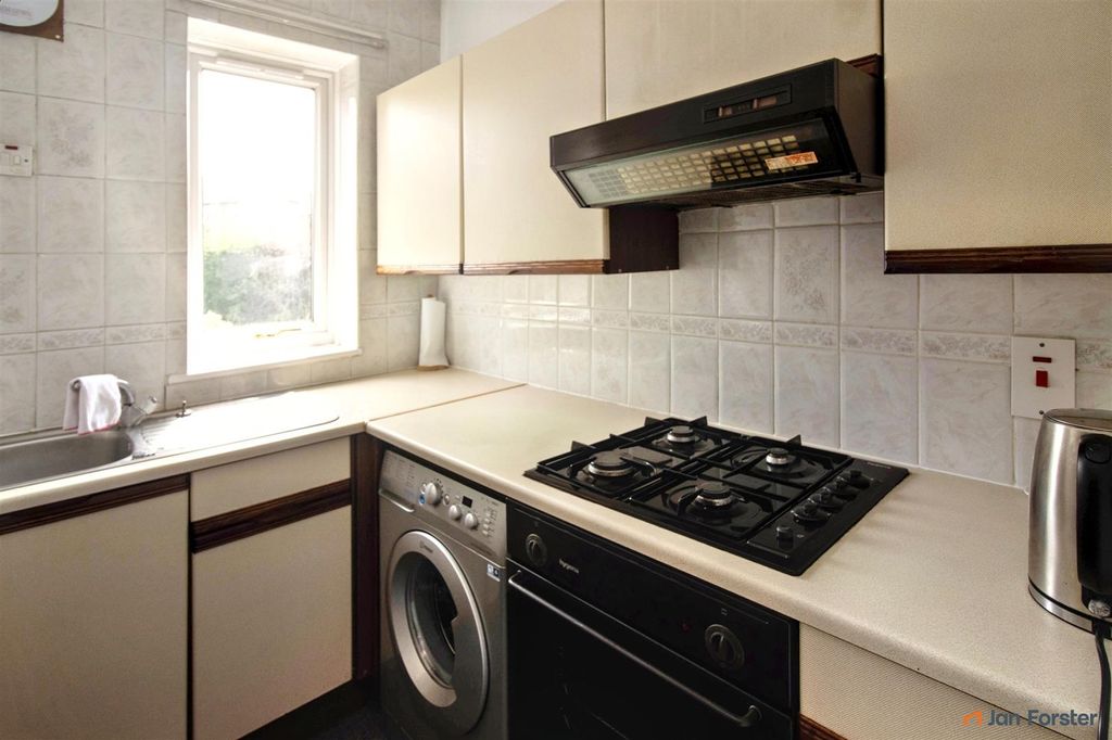 Property photo 3 of 6 Kitchen
