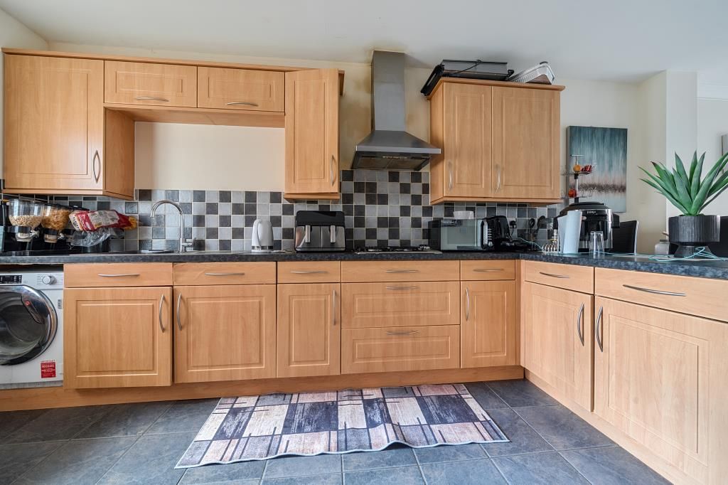 Property photo 2 of 21 Kitchen