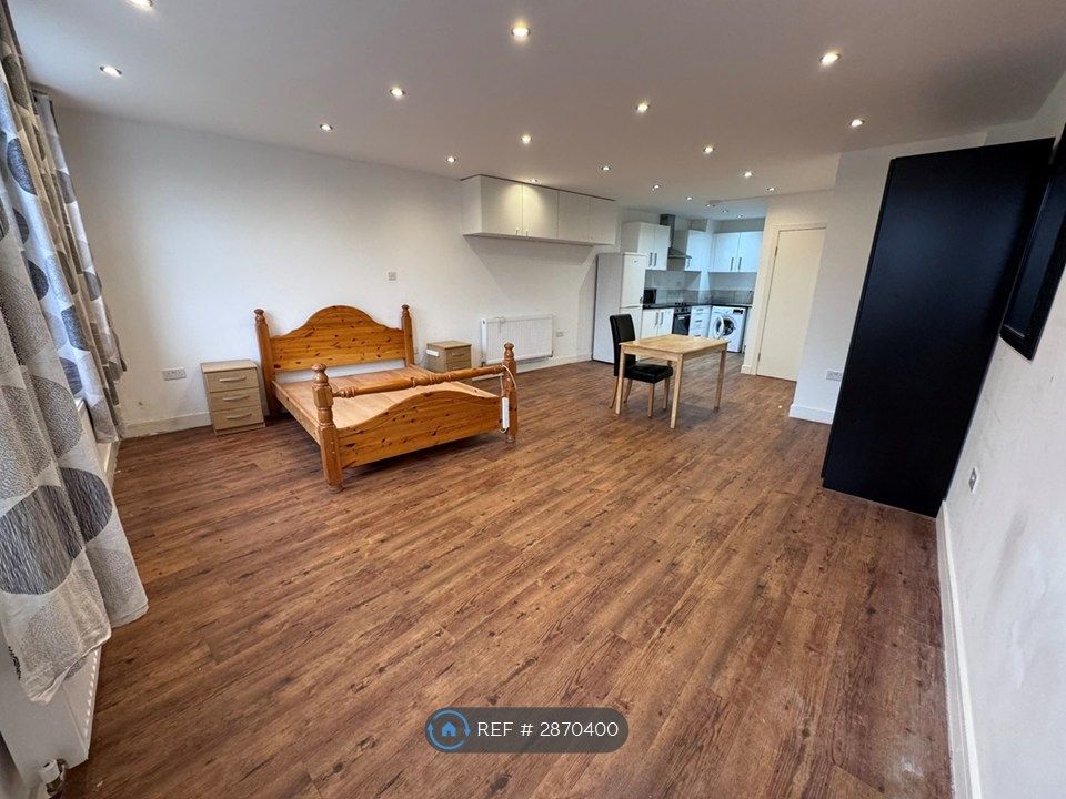 Property photo 2 of 5 Studio