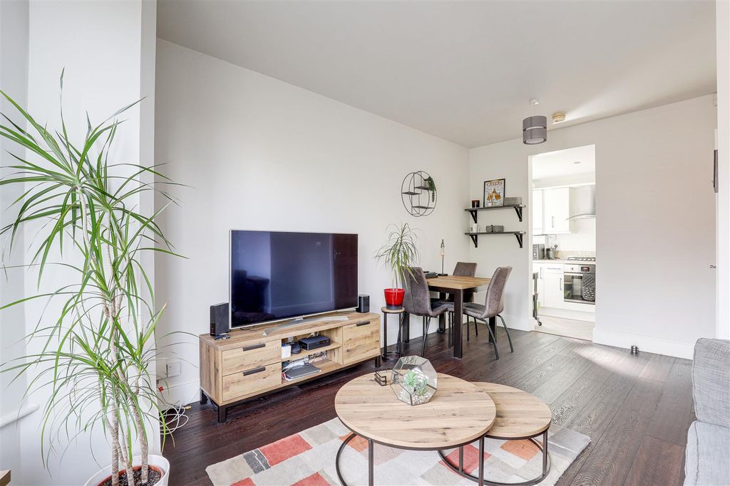 Property photo 3 of 10 6131.Jpg