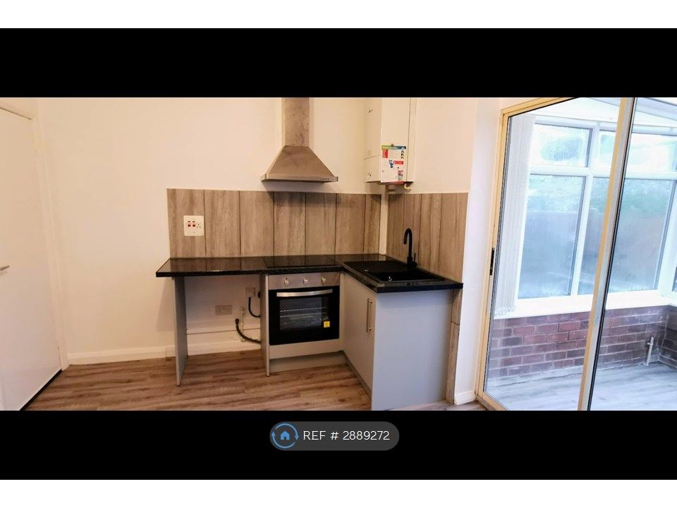 Property photo 3 of 17 Kitchen