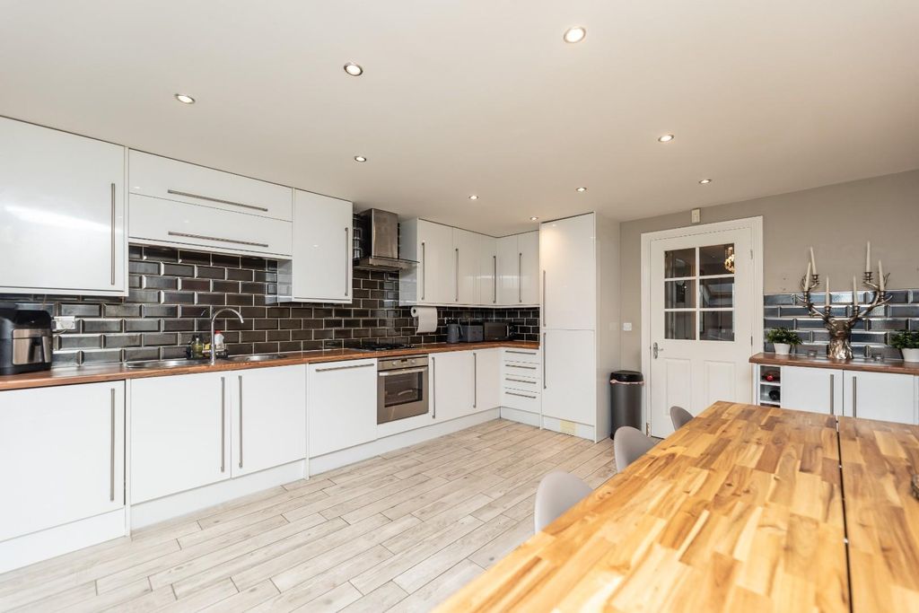 Property photo 3 of 22 5C5A6008.Jpg