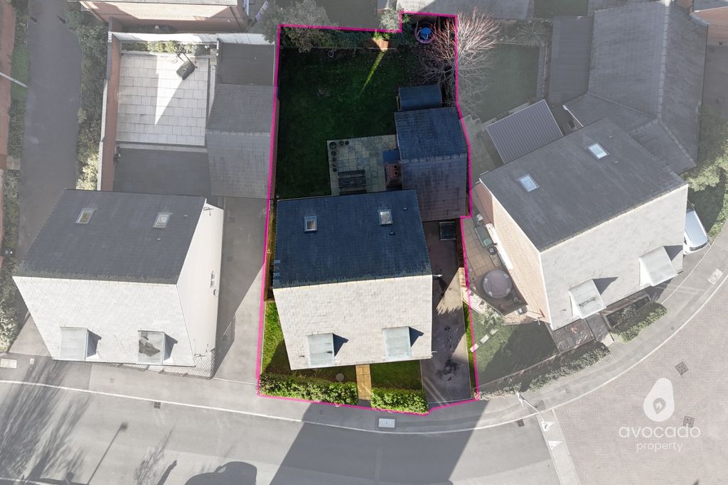 Property photo 2 of 33 4657084