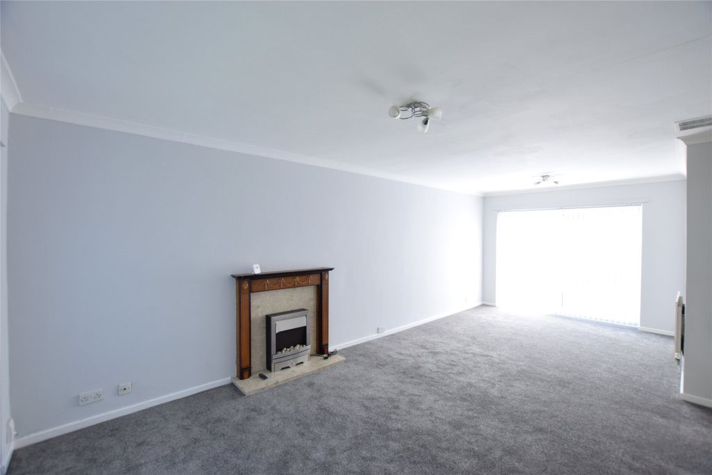 Property photo 3 of 10 Living Room