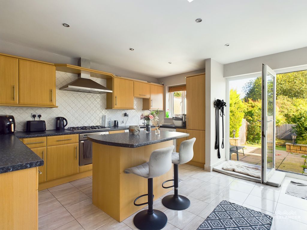 Property photo 2 of 7 Kitchen