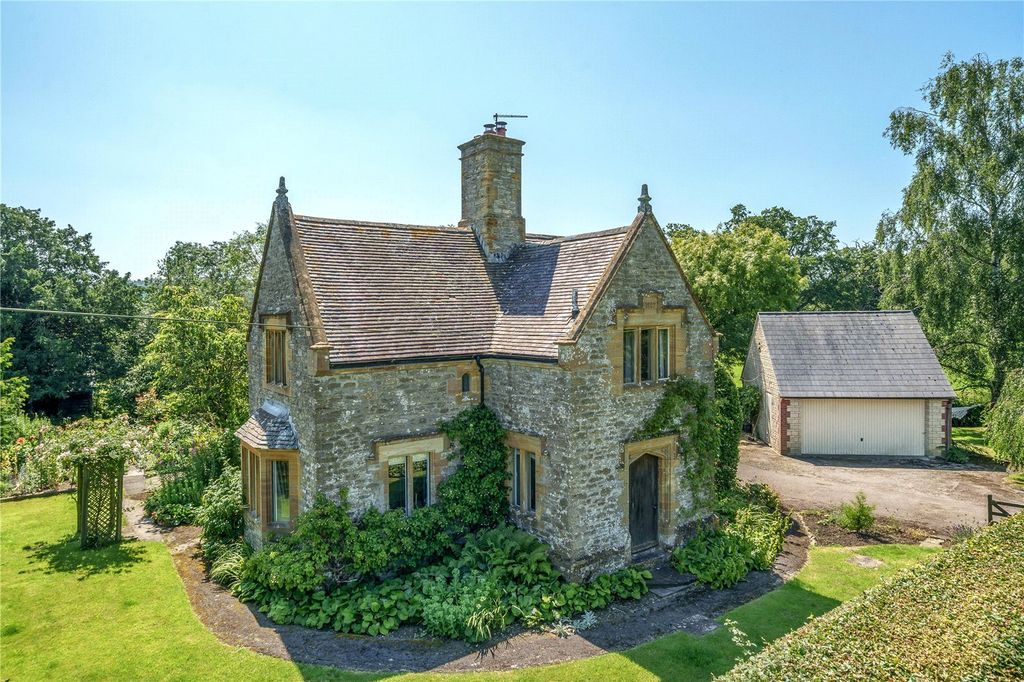 Property photo 2 of 34 Picture No. 32