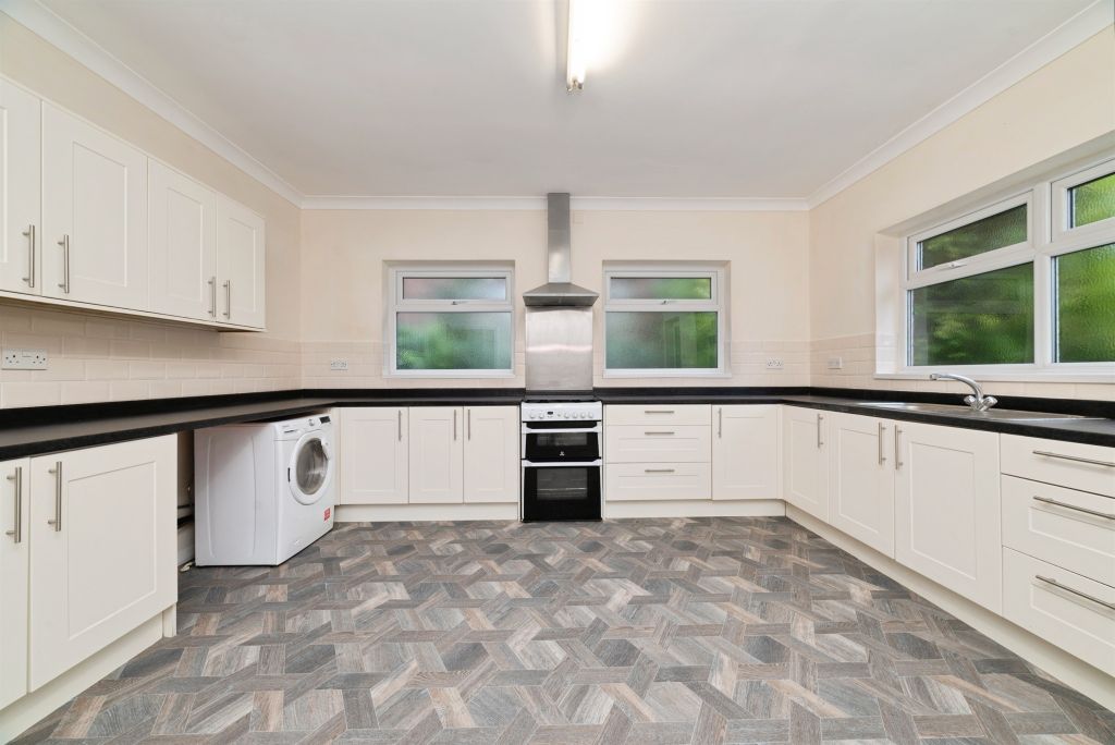 Property photo 2 of 27