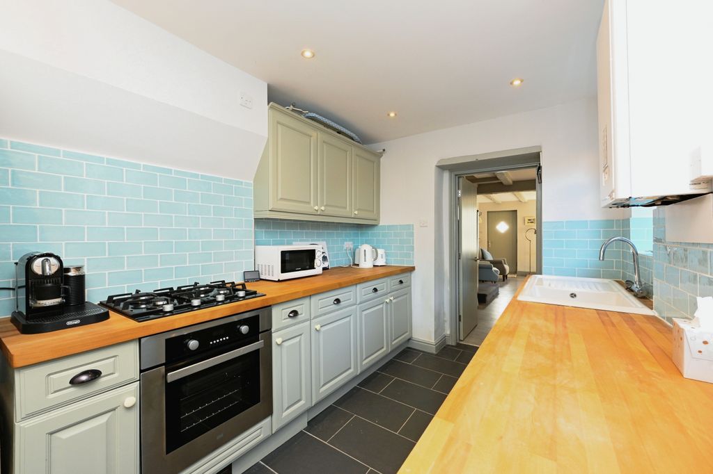 Property photo 3 of 17 Kitchen Photo 2