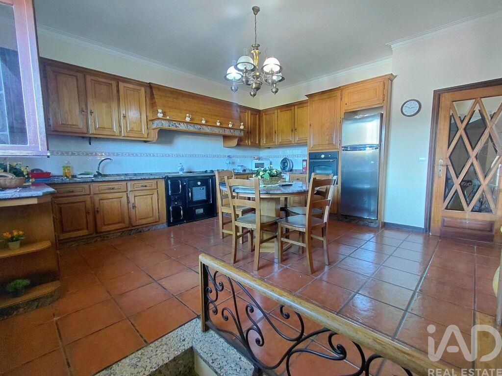 Property photo 2 of 40