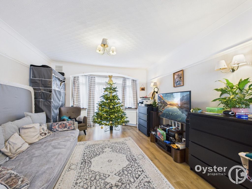 Property photo 3 of 17 Reception