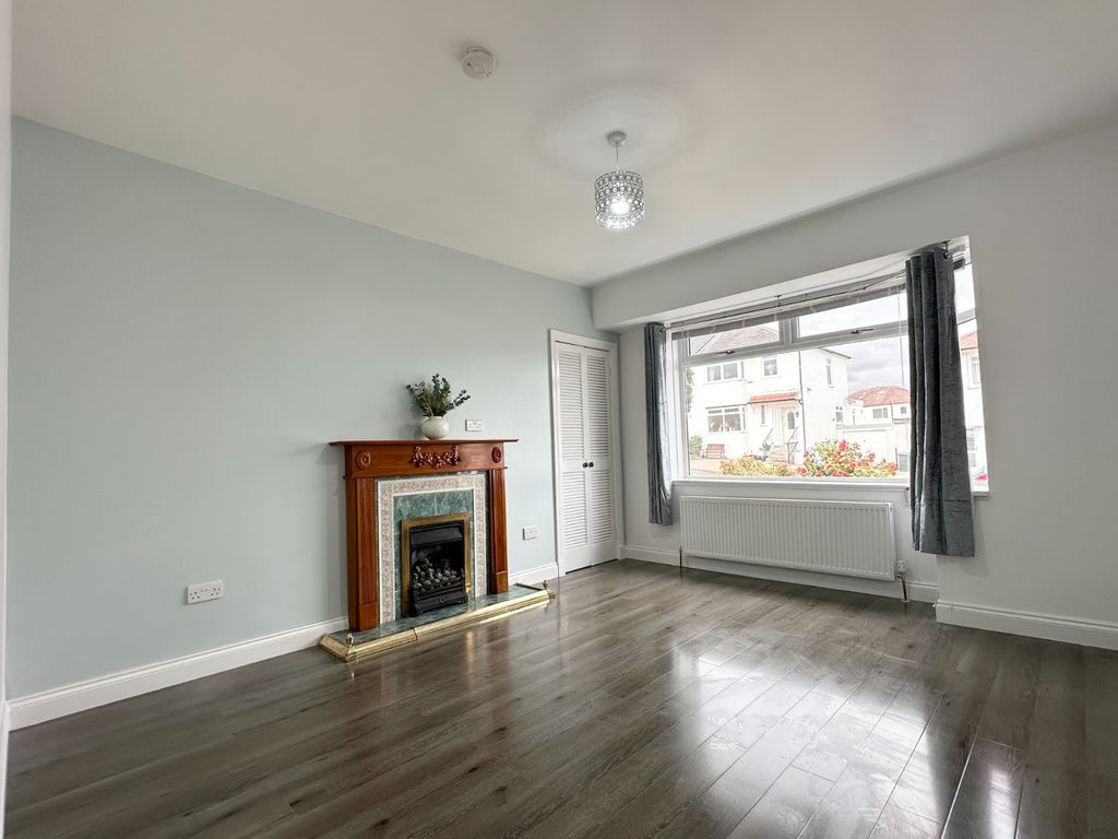 Additional image 10 of 4 bed semi-detached house to rentRockmount Ave, Thornliebank, Glasgow G46