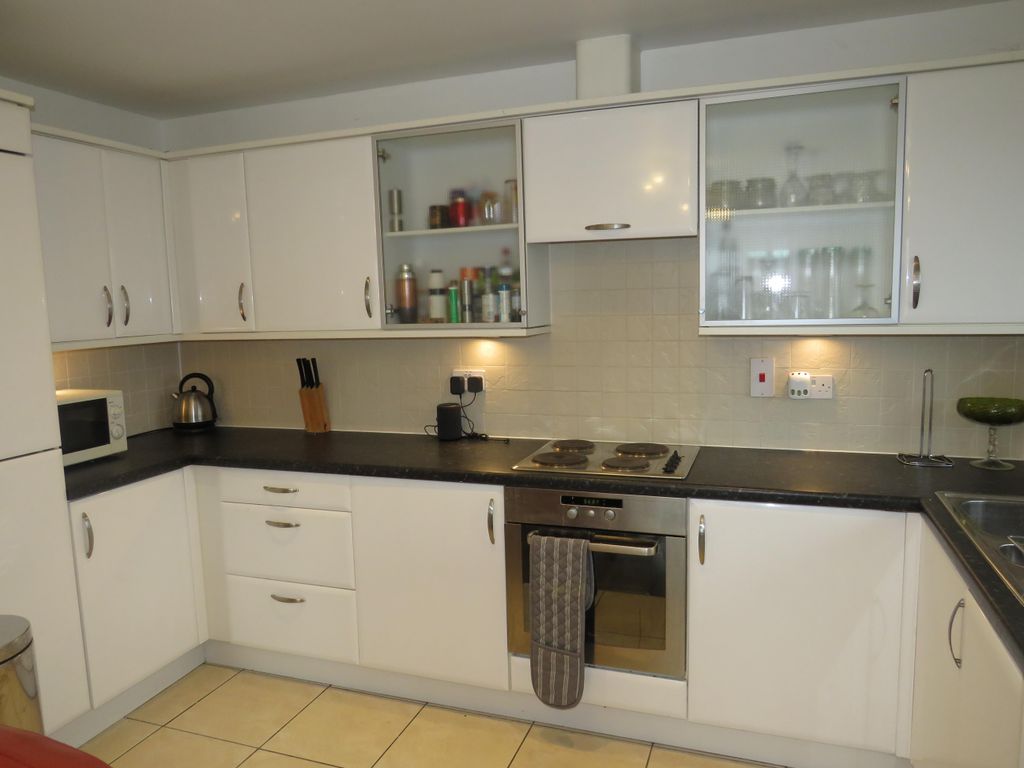 Property photo 2 of 8 Kitchen