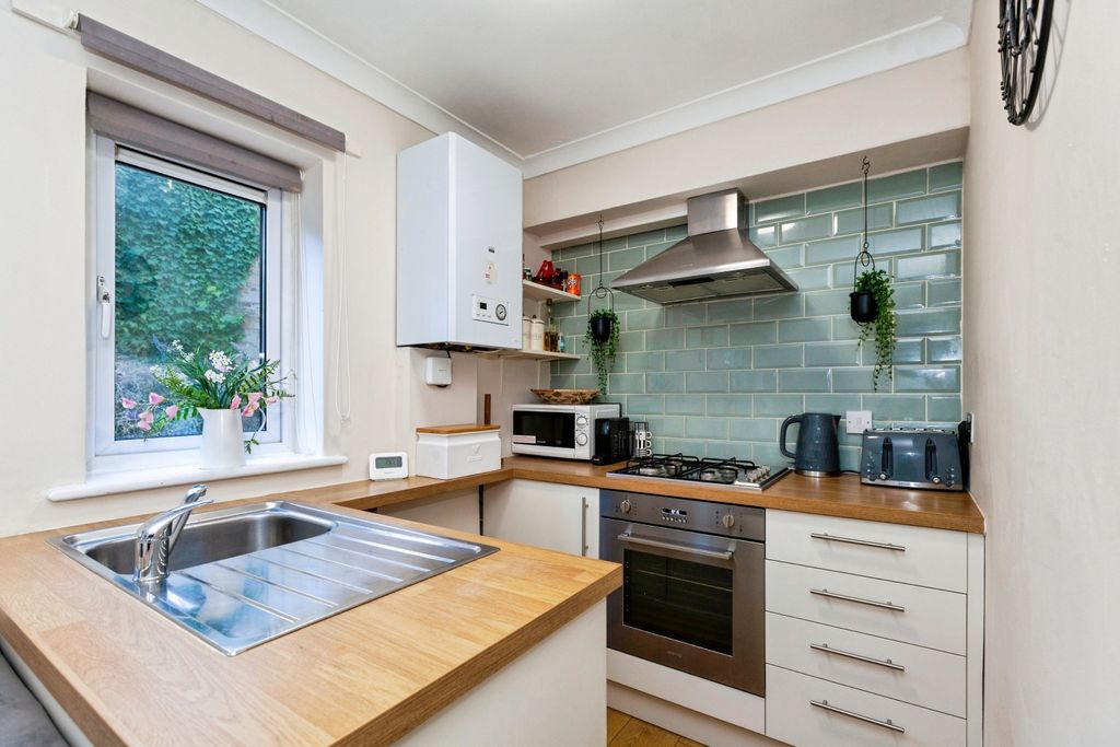 Property photo 2 of 11 Kitchen