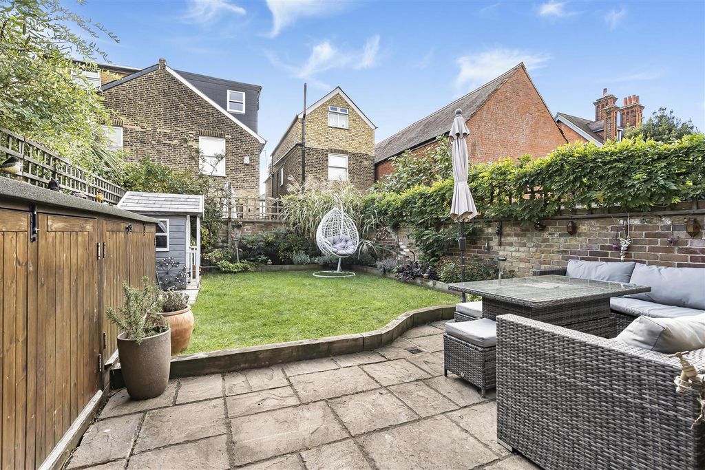 Property photo 2 of 23