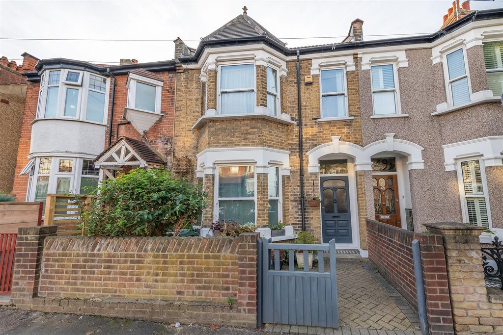 Property photo 1 of 21 Ulverston Road, E17