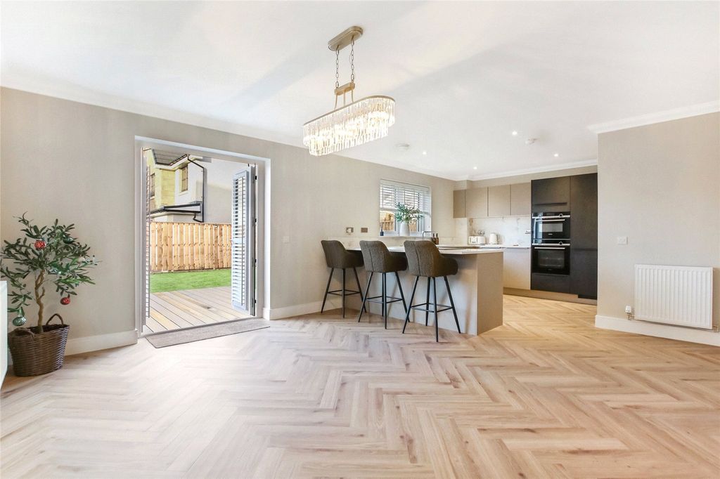 Property photo 3 of 12 Dining Kitchen