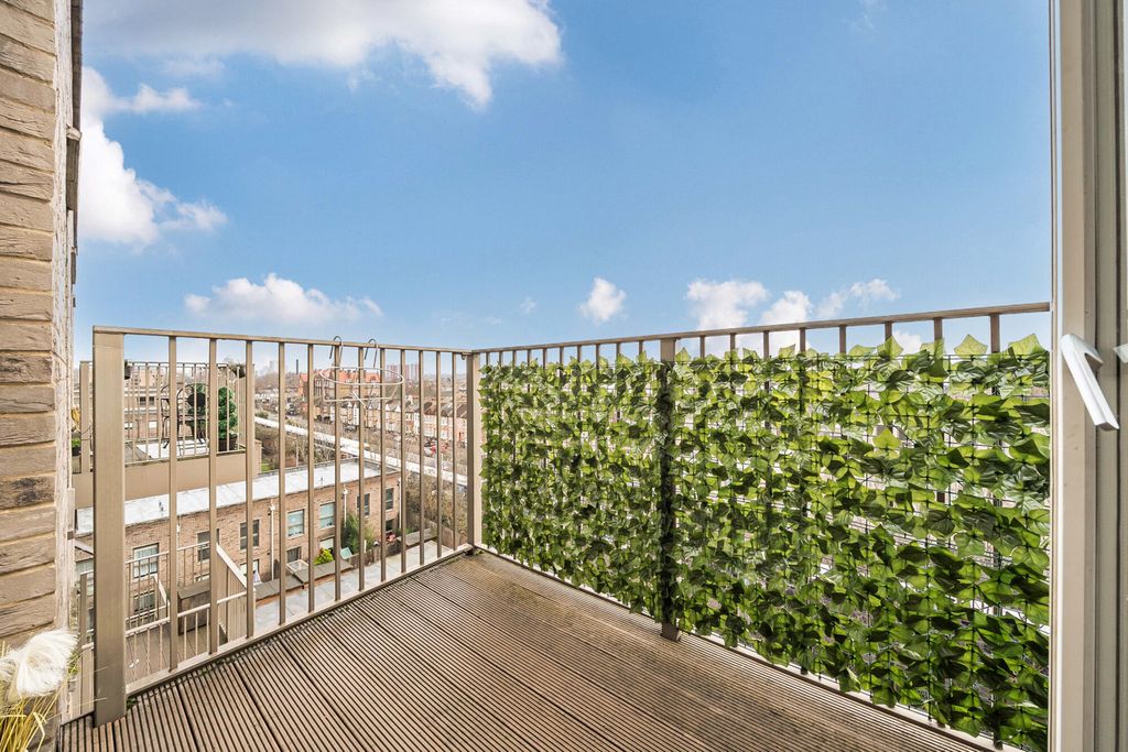 Property photo 3 of 11 Balcony