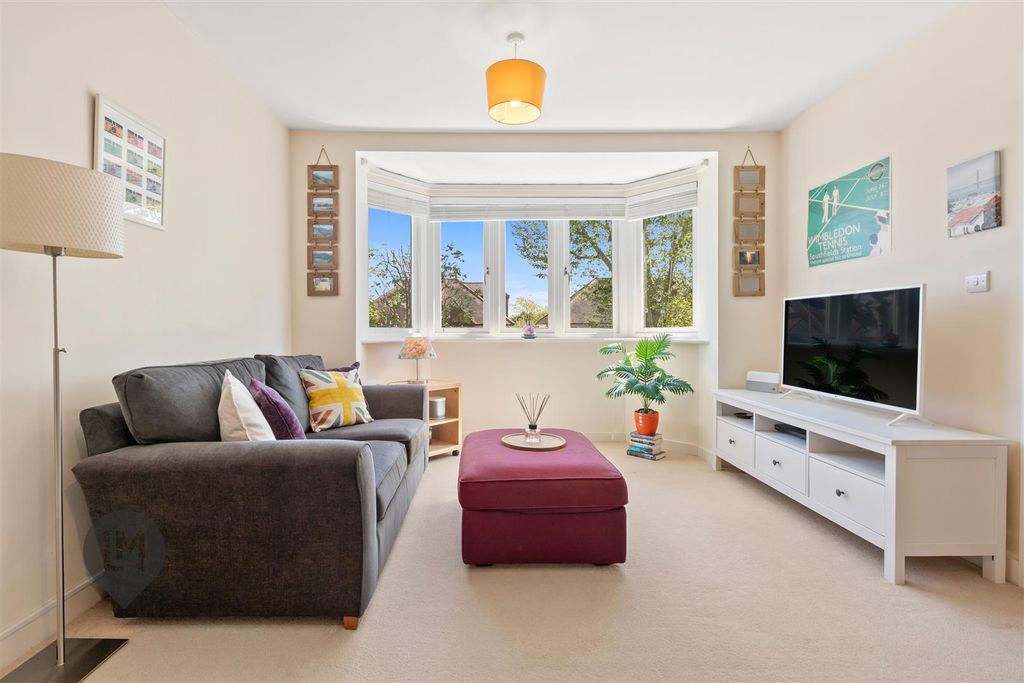 Property photo 1 of 6 Living/Dining Room