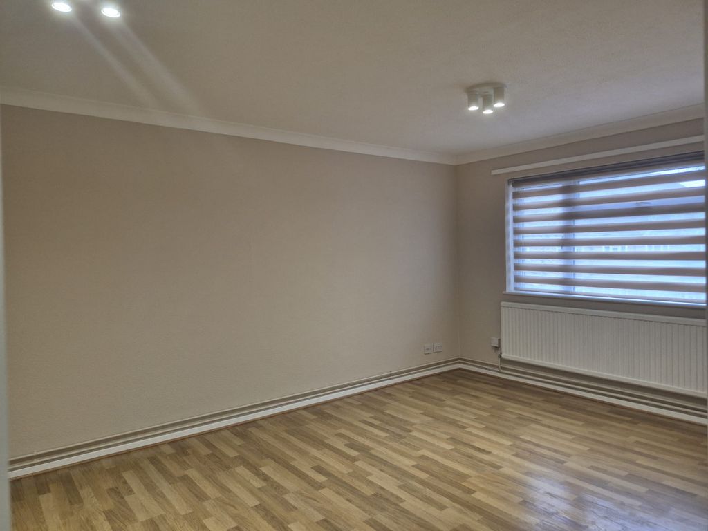 Property photo 2 of 12 C0cc2A29-E594-40d0-806c-4089A4d2F936