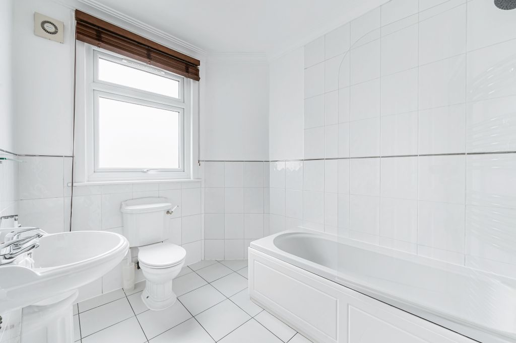 Property photo 3 of 15 Bathroom 1