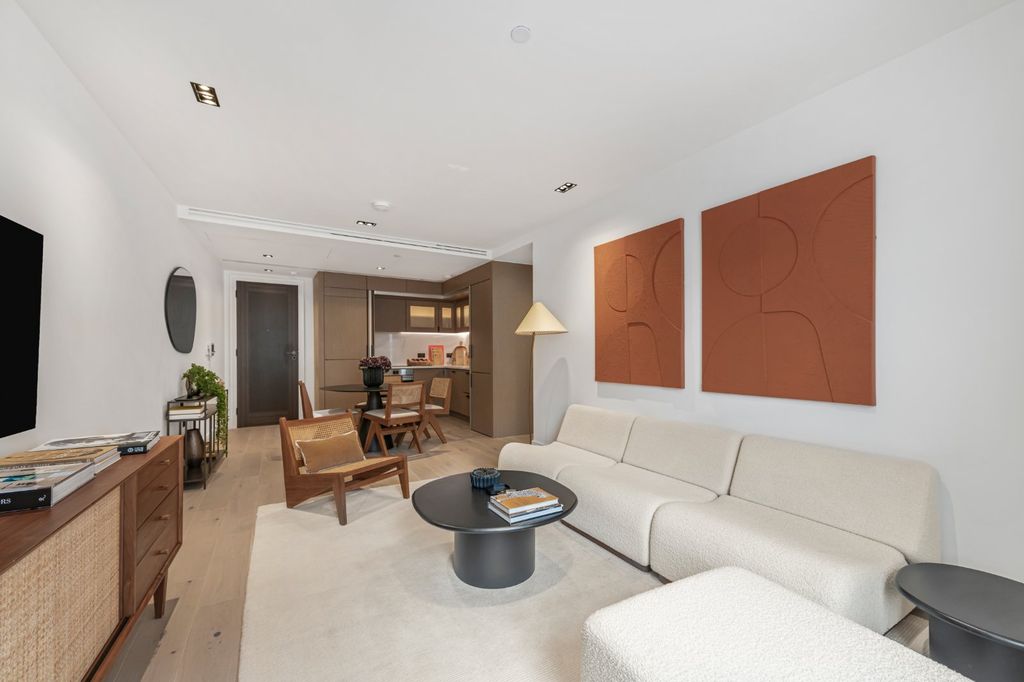 Property photo 3 of 8 Picture No. 18