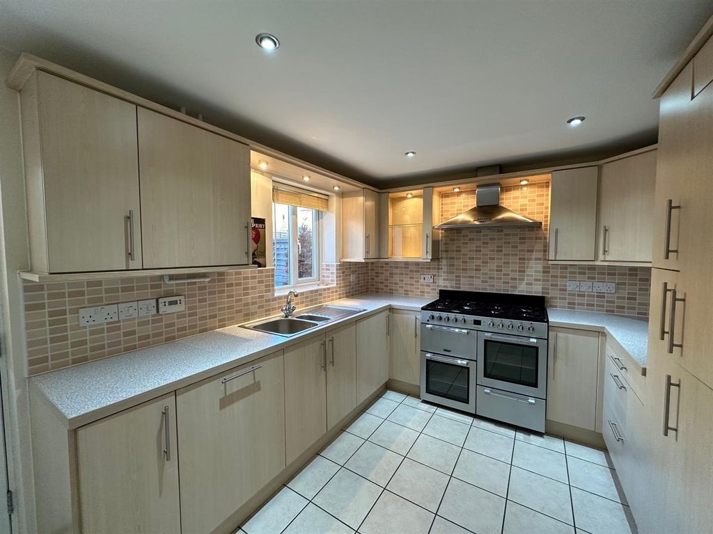 Property photo 2 of 18 Kitchen/Dining Room