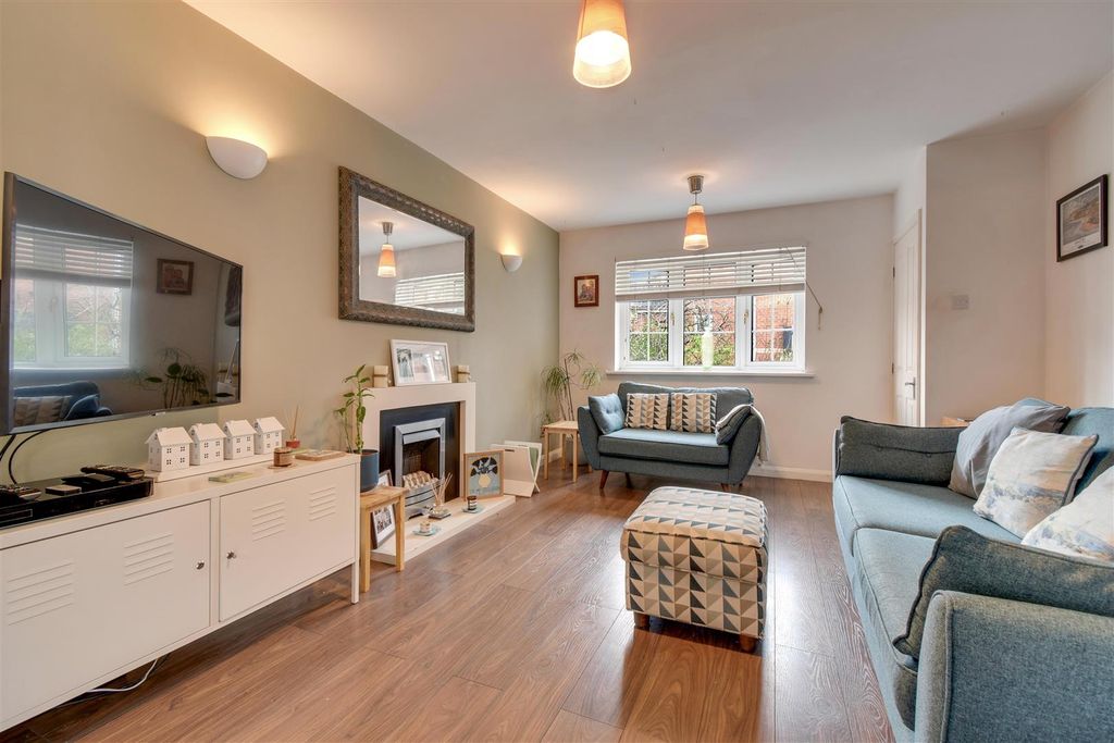 Property photo 3 of 26 Living Room