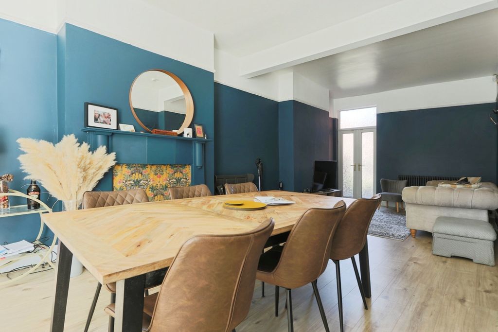 Property photo 3 of 19 4167258