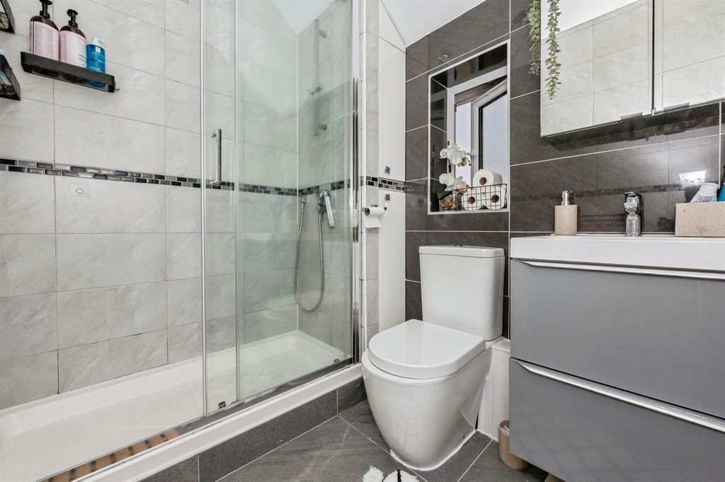 Additional image 16 of 5 bed semi-detached house for saleOrchard Drive, Grays RM17