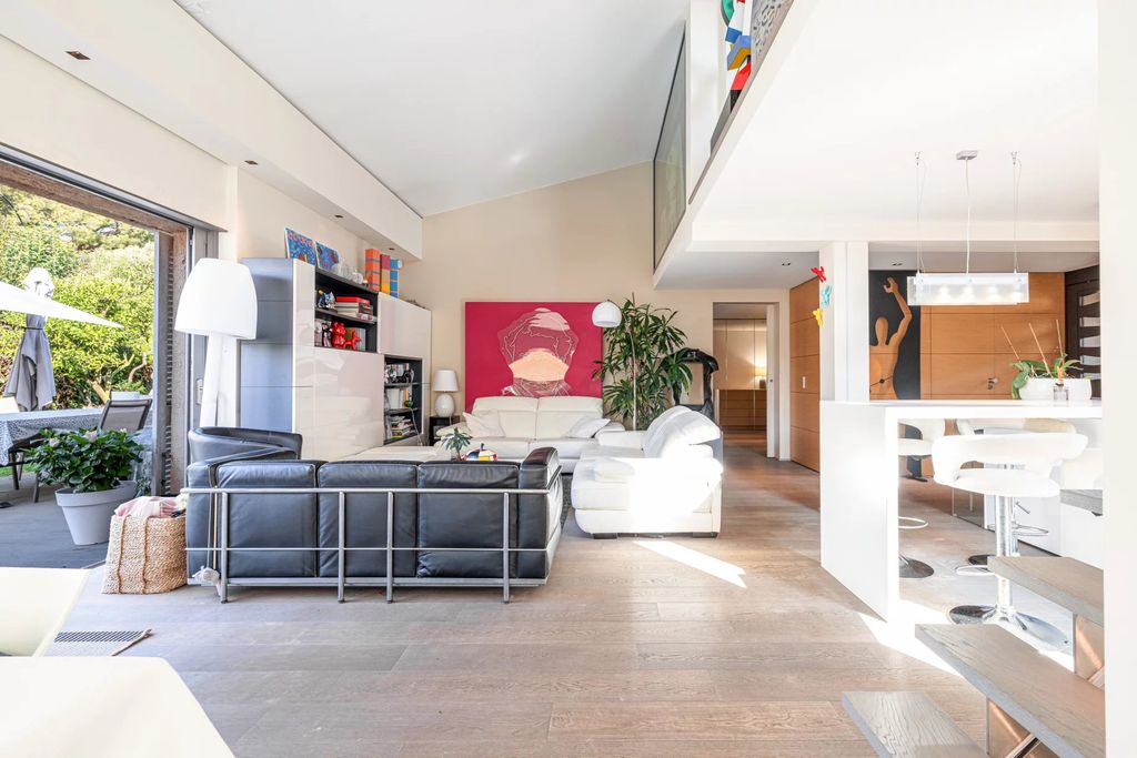 Property photo 2 of 23