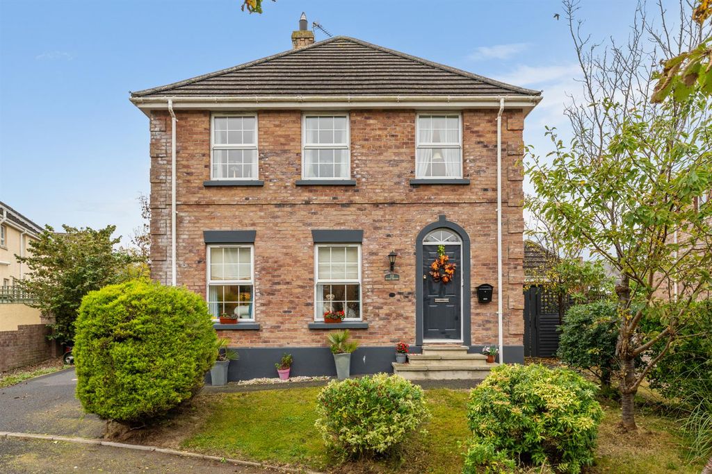 Property photo 2 of 24 12 Whitecherry Lane 23.Jpg