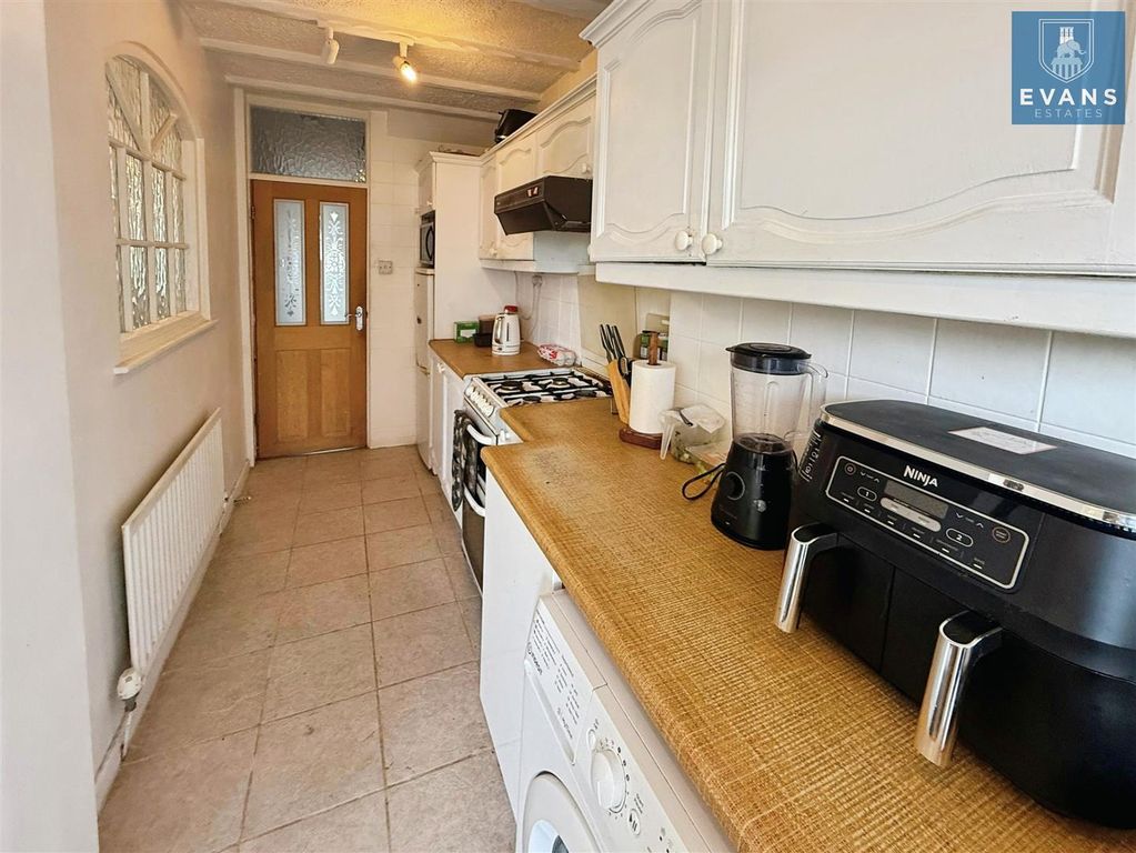 Property photo 3 of 13 Kitchen
