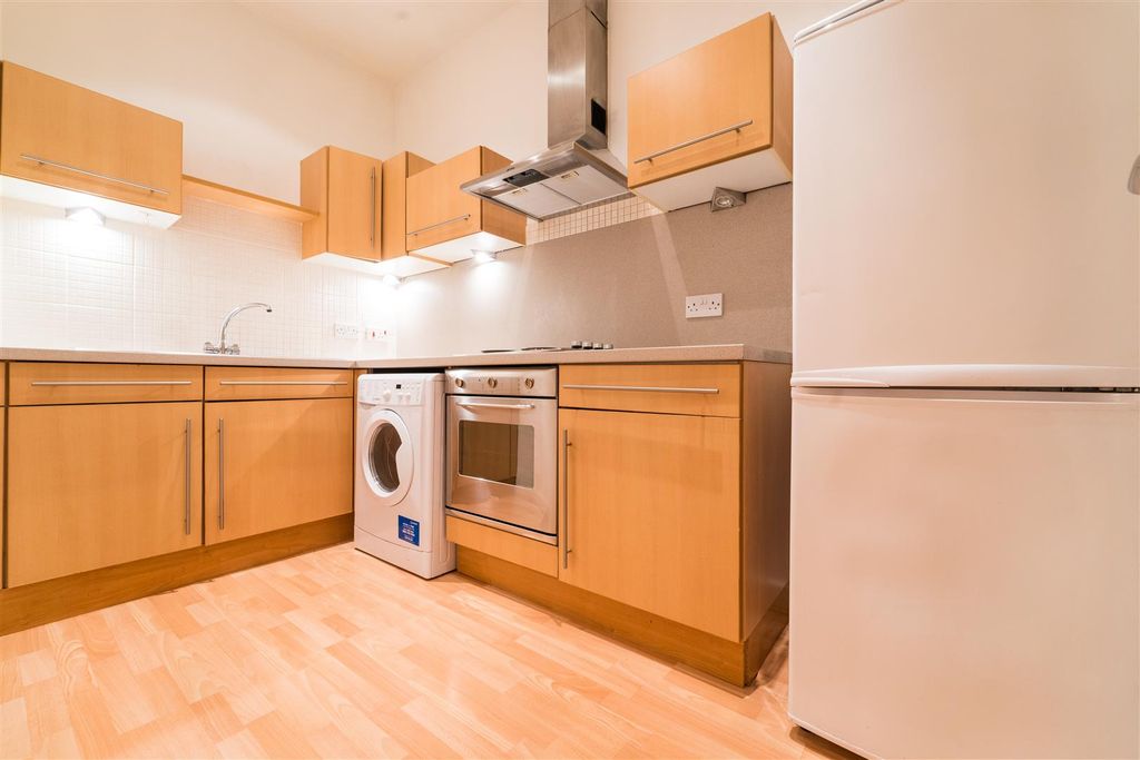 Property photo 2 of 7 Kitchen