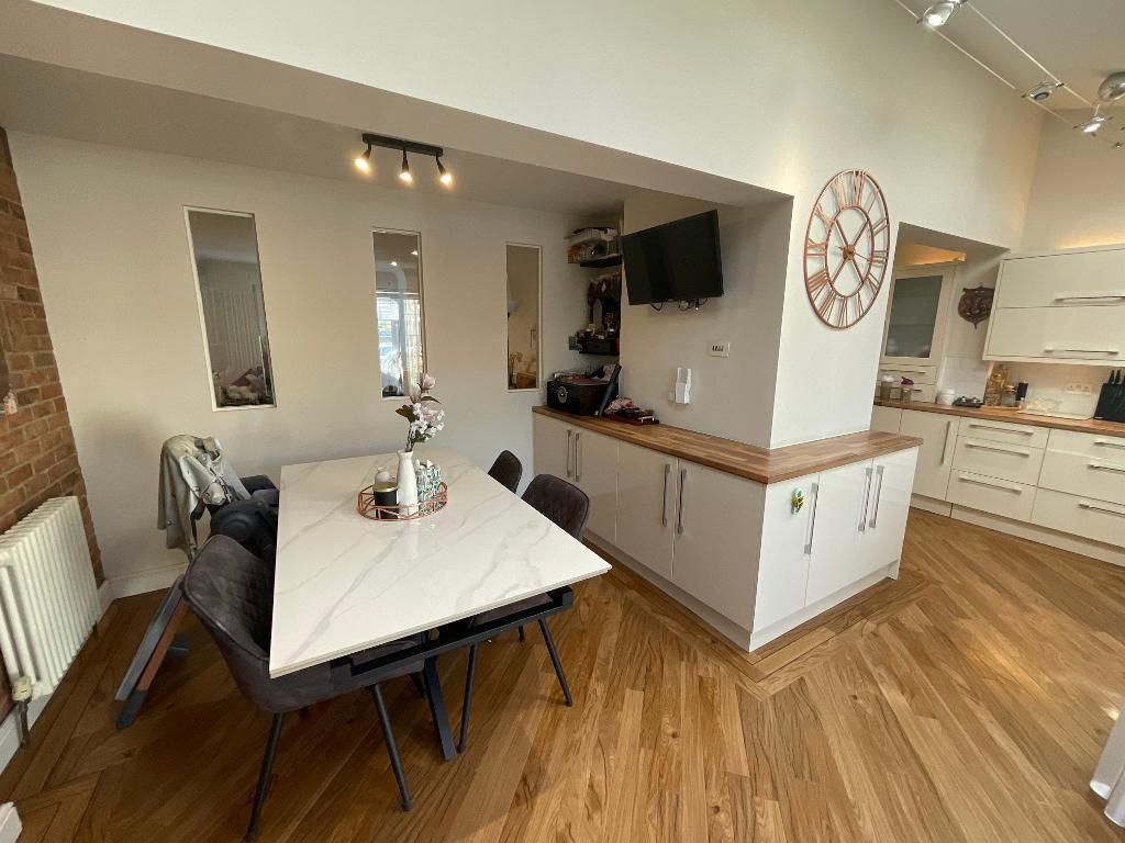 Property photo 3 of 27 Kitchen/Dining/Familyroom: 22'8X19'6