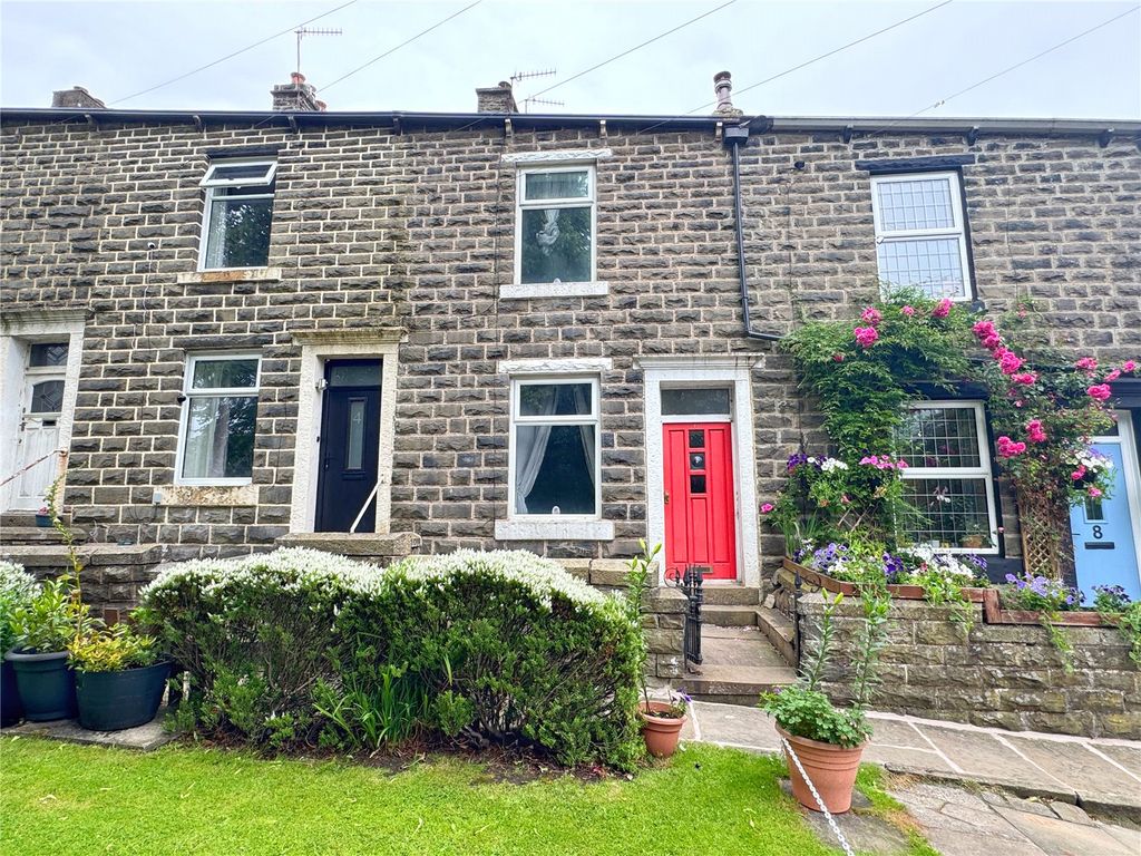 Property photo 1 of 15 Period Mid-Terrace