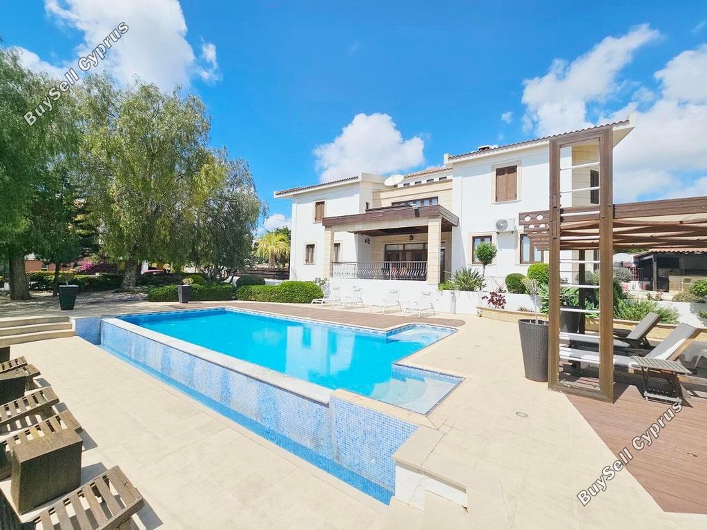 Property photo 1 of 93