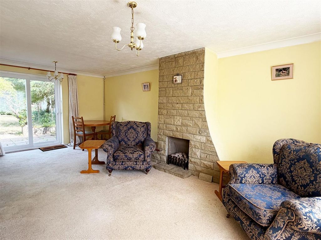 Property photo 2 of 14 Oak Lounge21.Jpg
