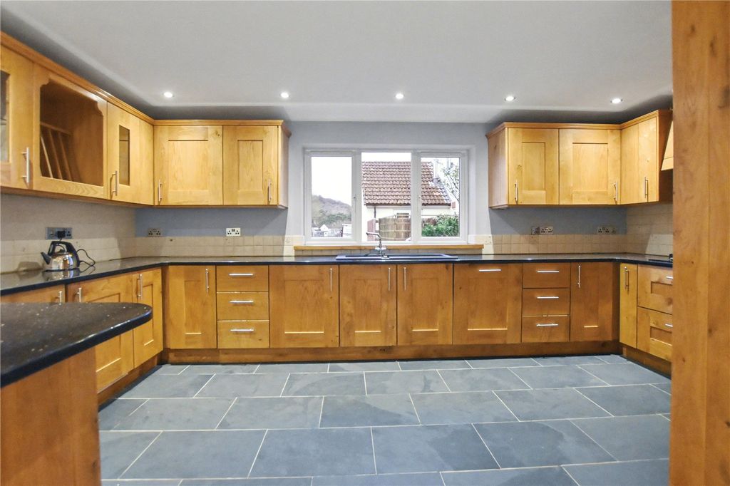 Property photo 2 of 31 Picture No. 23