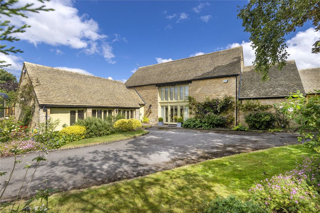 Property photo 1 of 18 Crown Barn