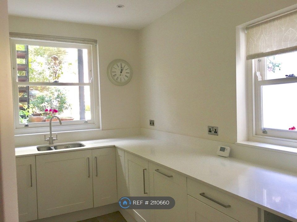 Property photo 2 of 7 Kitchen Overlooking Garden
