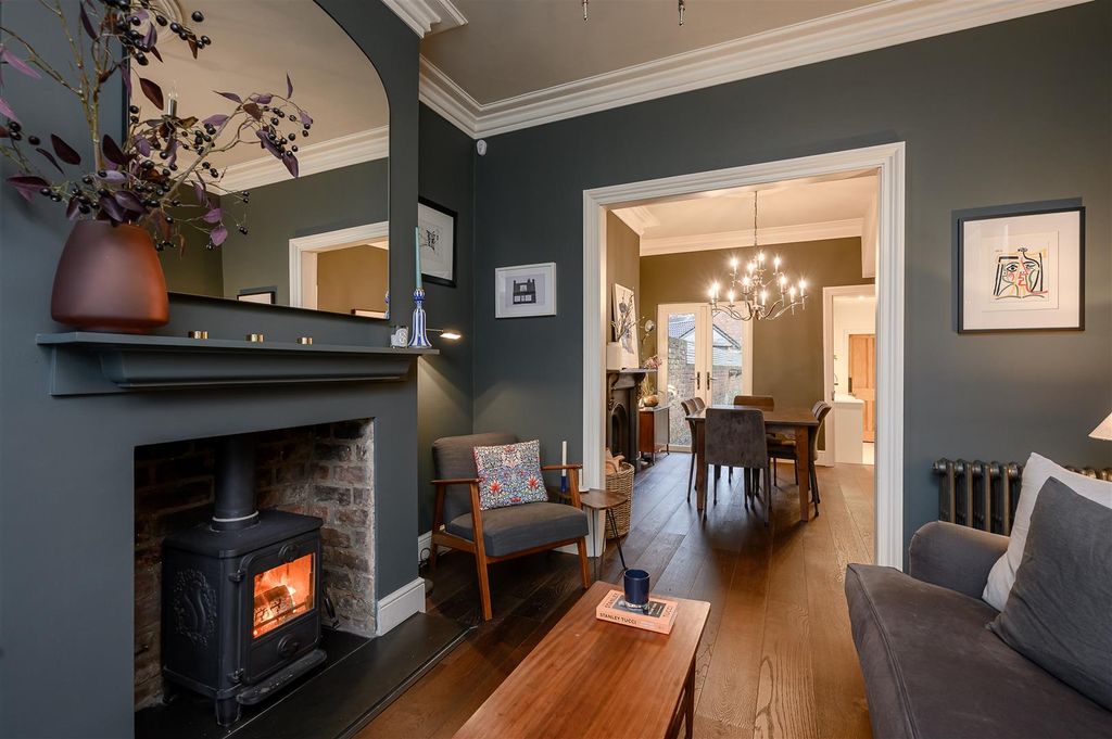 Property photo 3 of 19 Living Dining