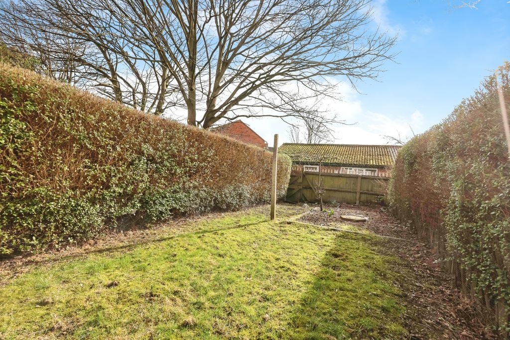 Property photo 2 of 17 Garden