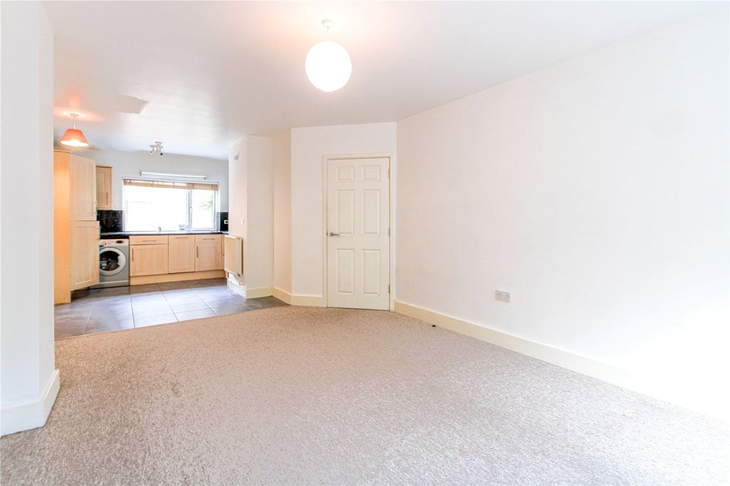 Property photo 1 of 10 Kitchen/Reception