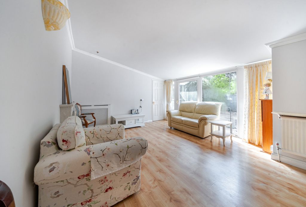 Property photo 2 of 16 1328137-7-6881Ffc...