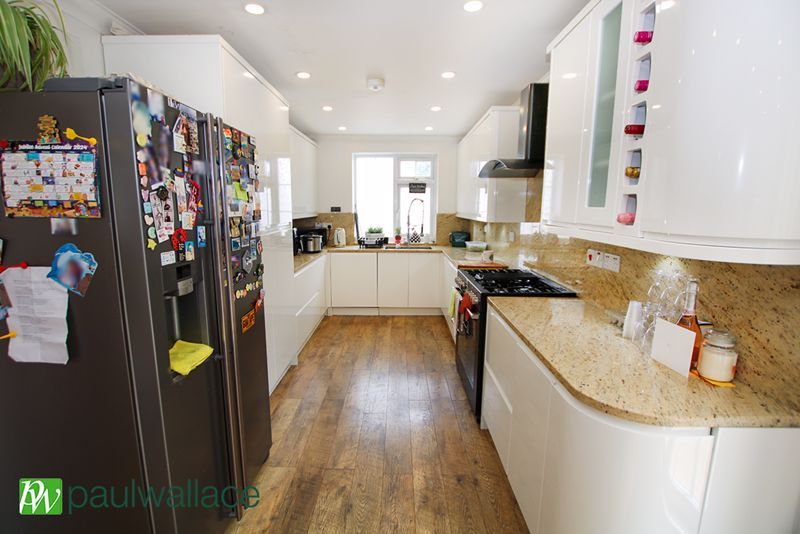 Property photo 3 of 19 Kitchen