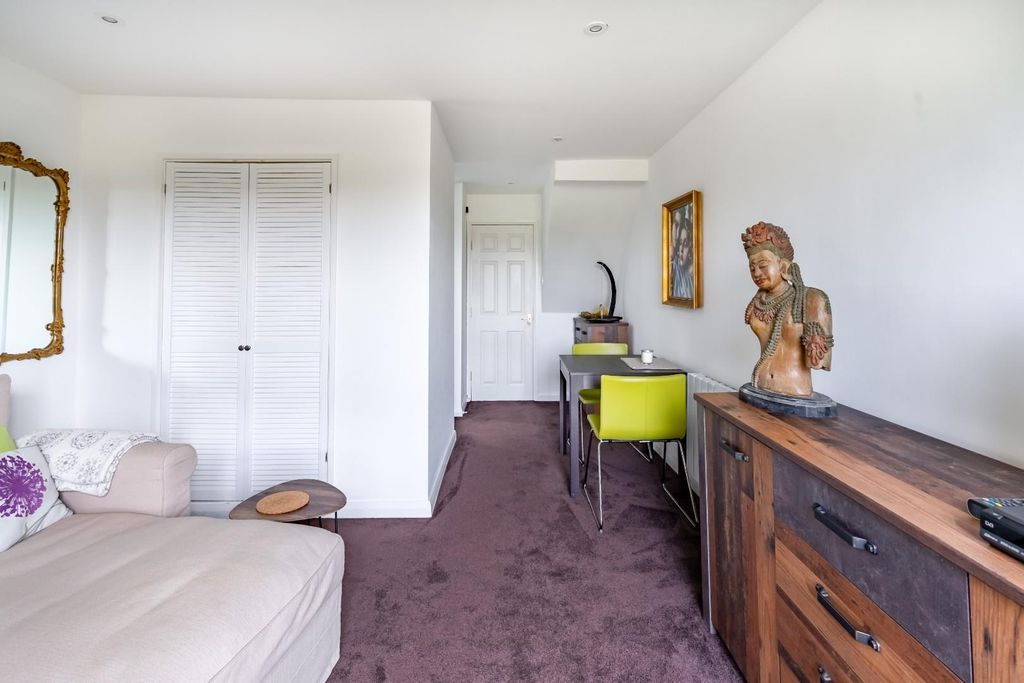 Property photo 3 of 17 8Pc-1-3.Jpg