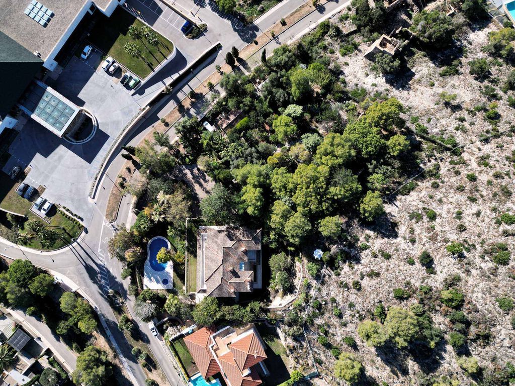 Property photo 2 of 55